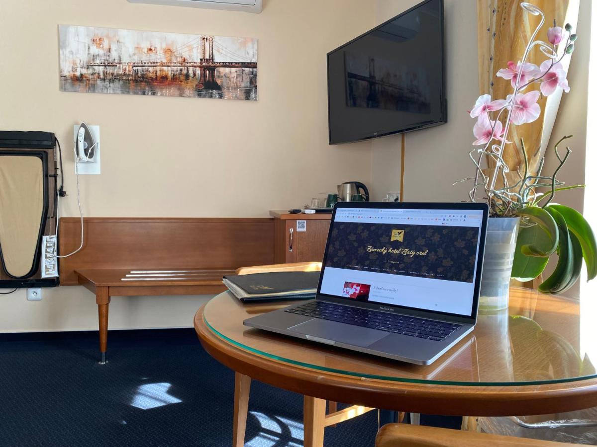 Zamecky Hotel Zlaty Orel Hranice  Eksteriør bilde