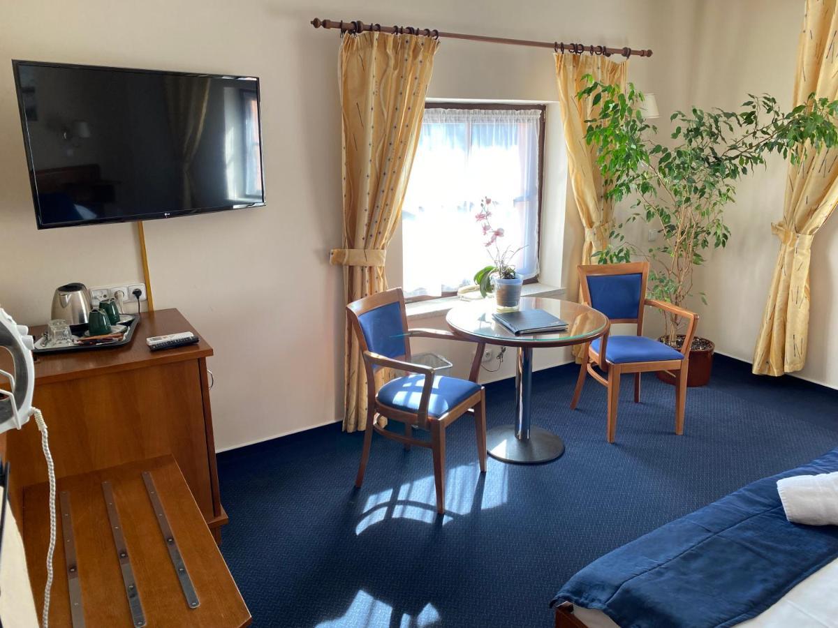 Zamecky Hotel Zlaty Orel Hranice  Eksteriør bilde