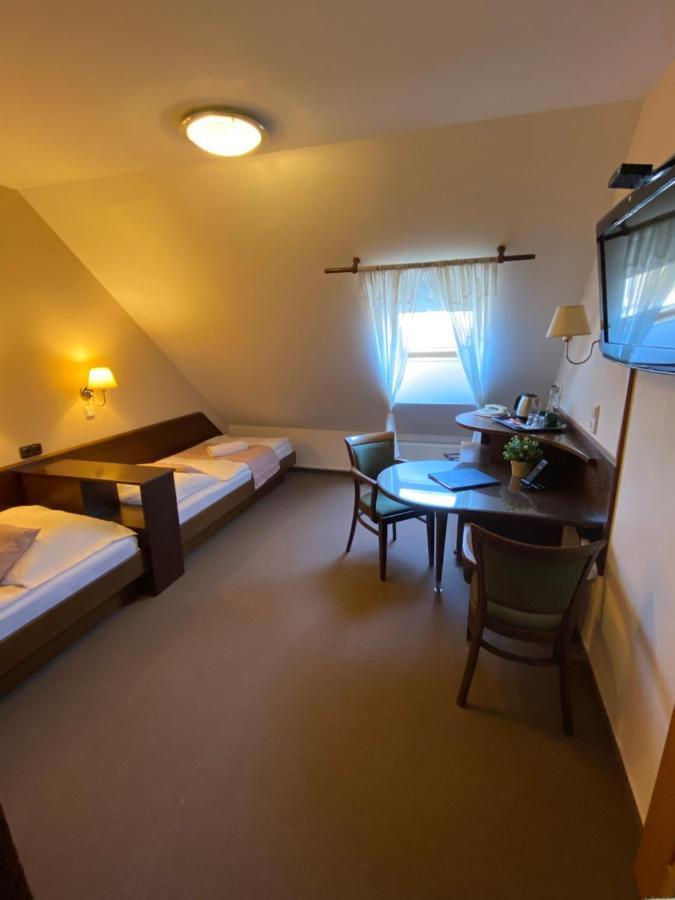 Zamecky Hotel Zlaty Orel Hranice  Eksteriør bilde