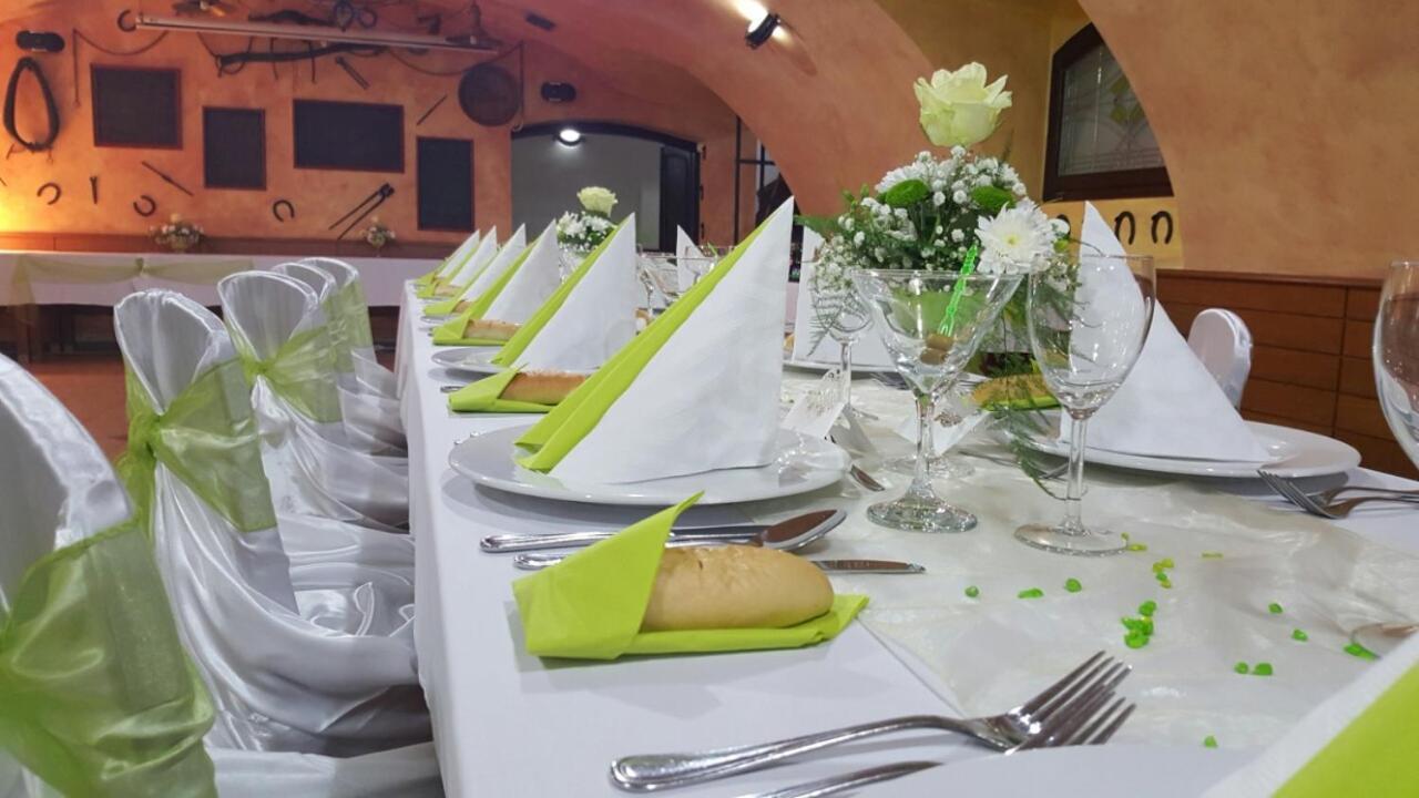Zamecky Hotel Zlaty Orel Hranice  Eksteriør bilde