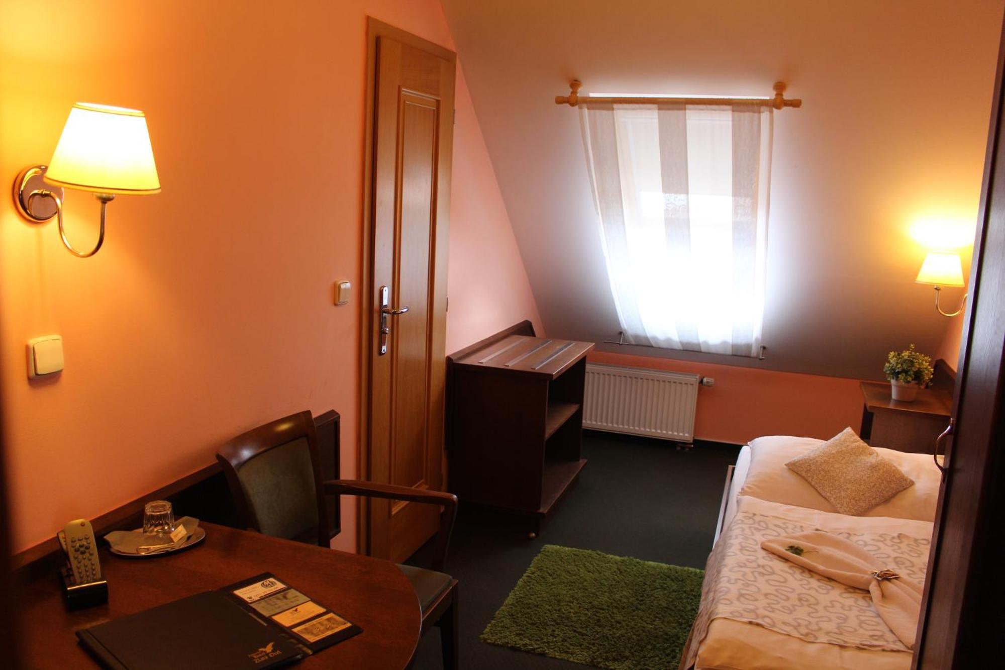 Zamecky Hotel Zlaty Orel Hranice  Eksteriør bilde