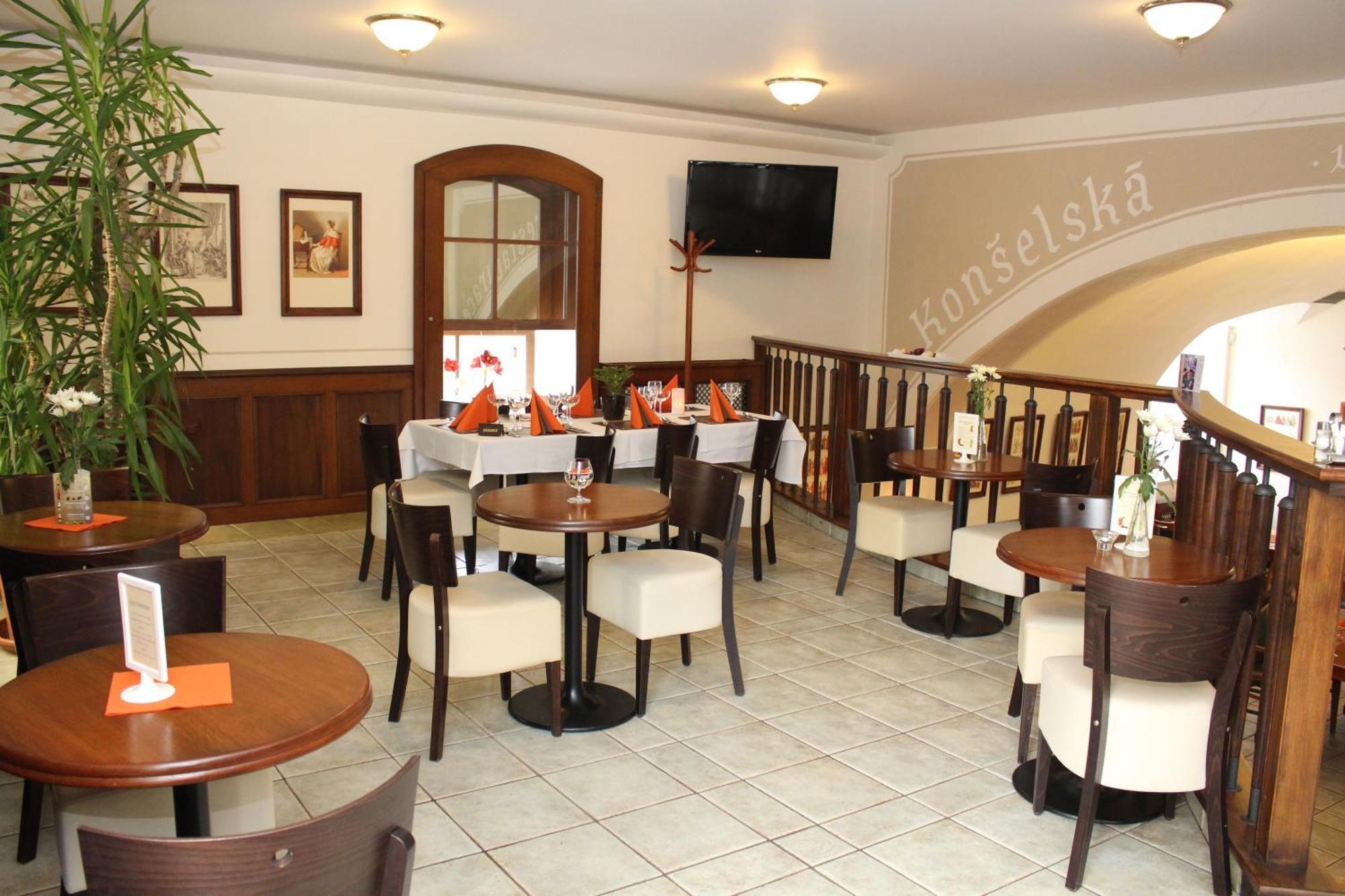 Zamecky Hotel Zlaty Orel Hranice  Eksteriør bilde