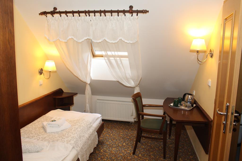 Zamecky Hotel Zlaty Orel Hranice  Eksteriør bilde