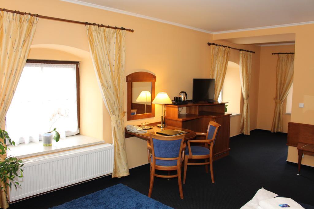 Zamecky Hotel Zlaty Orel Hranice  Eksteriør bilde