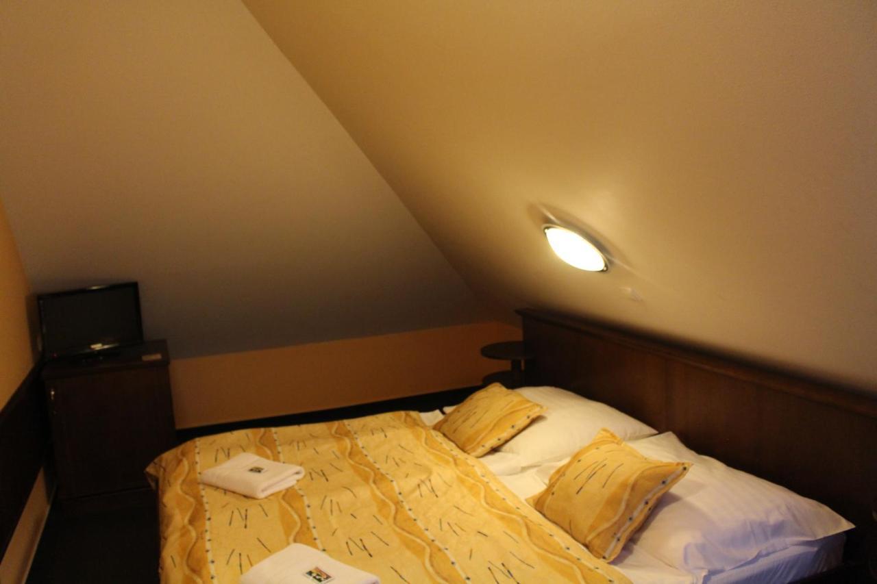 Zamecky Hotel Zlaty Orel Hranice  Eksteriør bilde