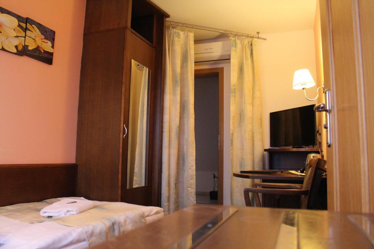 Zamecky Hotel Zlaty Orel Hranice  Eksteriør bilde