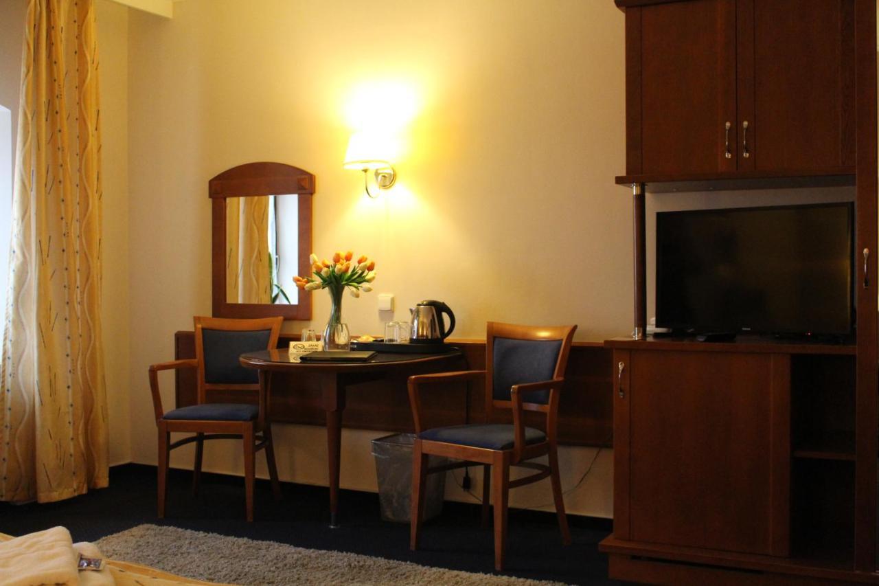 Zamecky Hotel Zlaty Orel Hranice  Eksteriør bilde